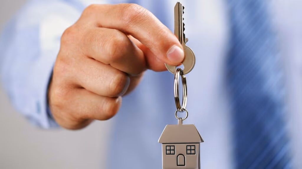 Um homem criou uma renda mensal de R$18 mil por mês apenas com imóveis de leilão