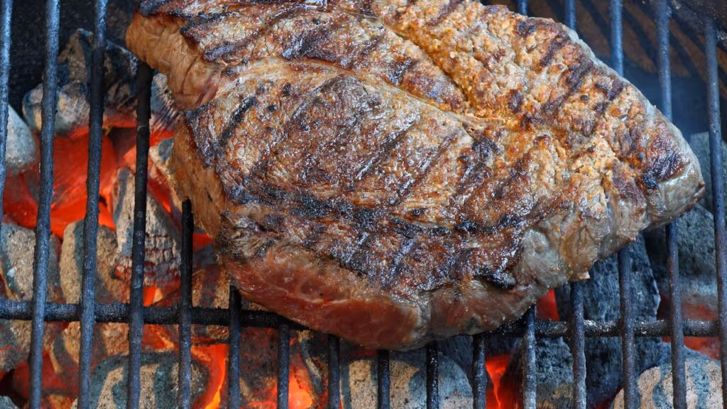 O truque simples para acertar o ponto da carne no churrasco