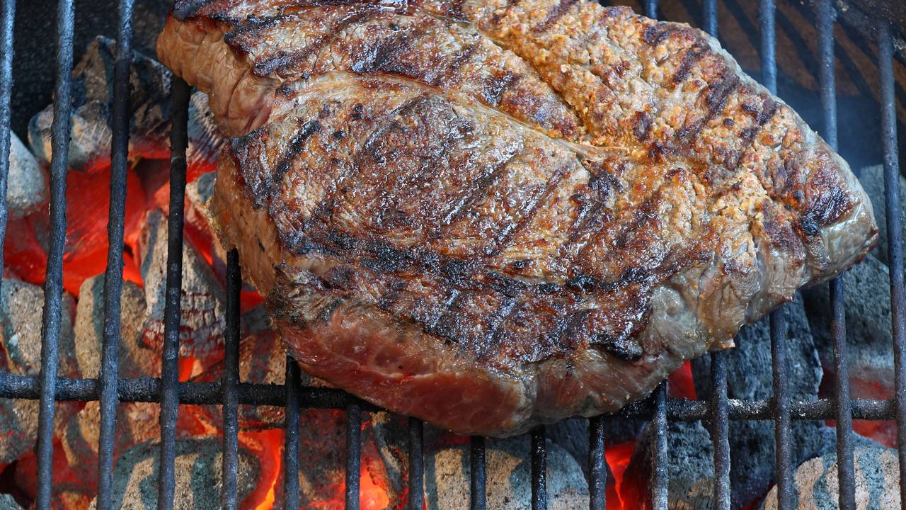 Pouca gente compra, mas essa carne alimenta muito mais no churrasco