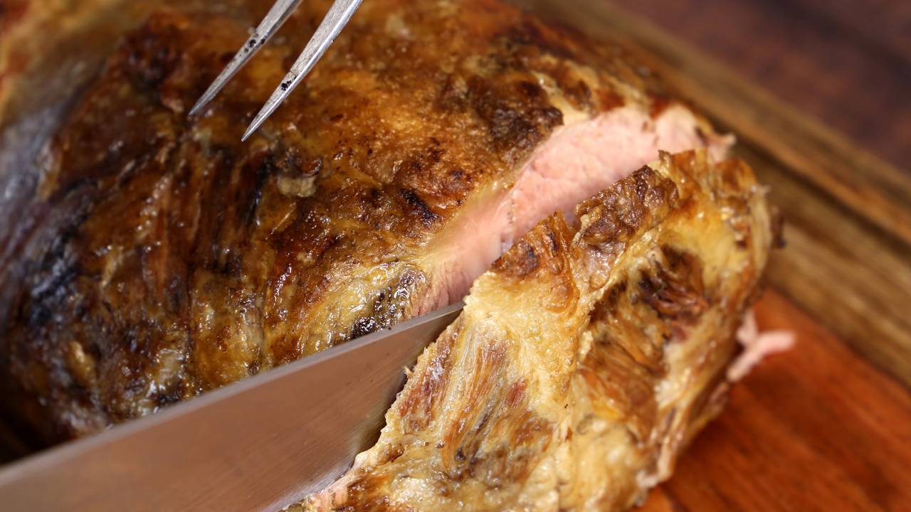 Esses erros no churrasco são comuns e estão estragando sua carne sem você perceber