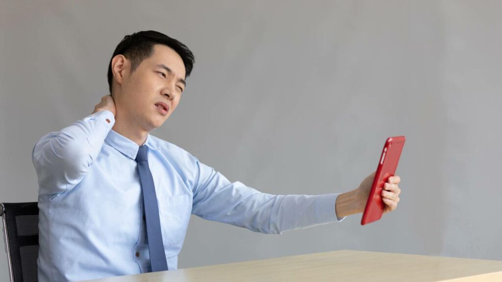 Após horas sentado a dor aparece - Créditos: depositphotos.com / Mangkorn