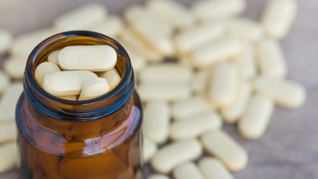 Padre mineiro que toma 315 comprimidos por dia é internado pela 21º vez em 2025