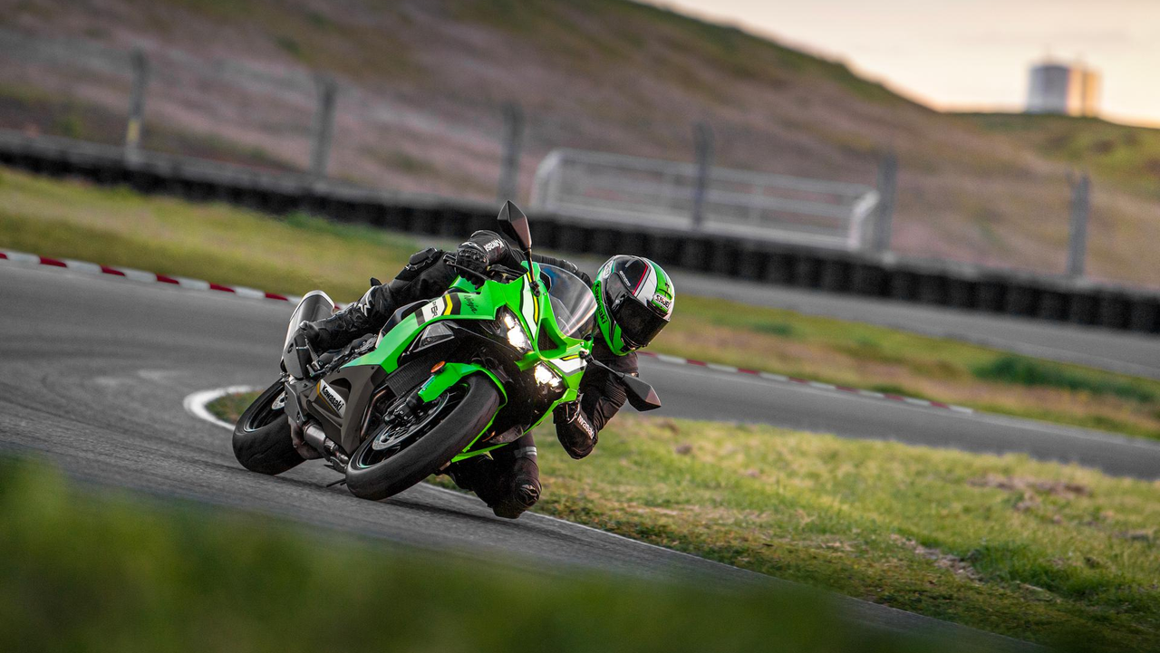 Não é só a pintura que muda a ZX-6R, cada versão tem um tempero diferente