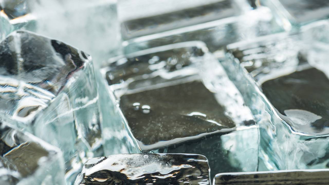 Água quente pode congelar mais rápido que a fria e a ciência explica