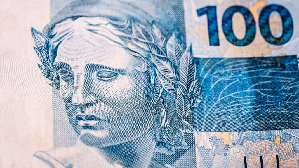 O que acontece quando você guarda 100 reais todo mês por décadas