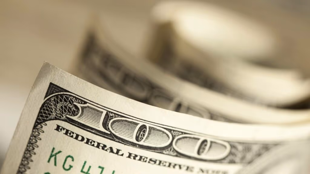 Quanto custa o dólar hoje, 27/12, no Brasil? Entenda o impacto imediato no seu bolso