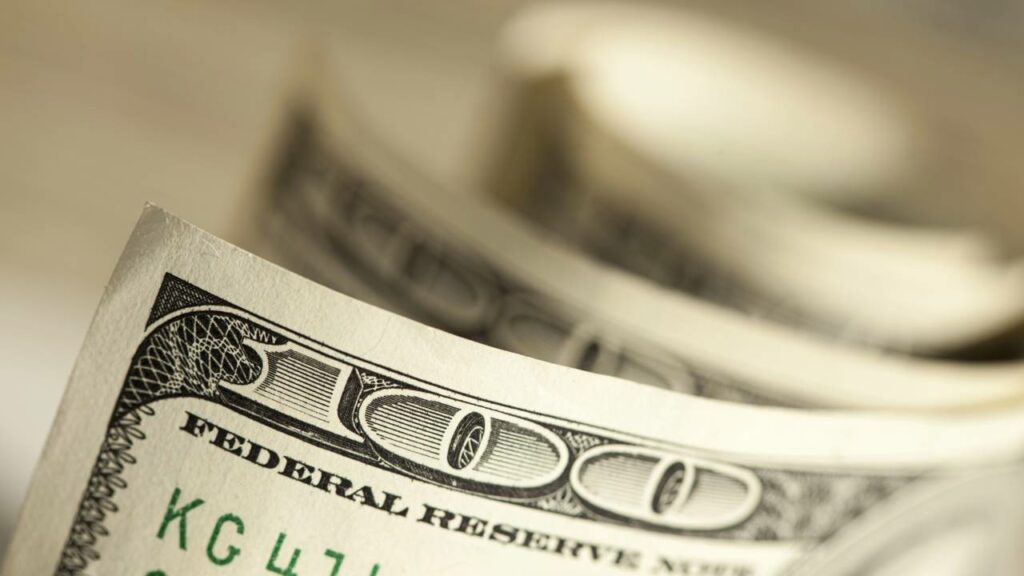 Quanto custa o dólar hoje, 27/12, no Brasil? Entenda o impacto imediato no seu bolso