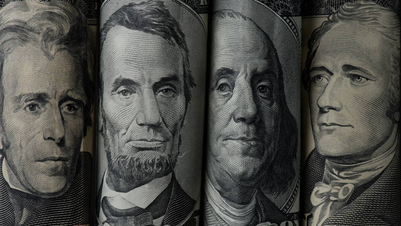 Quanto custa o dólar hoje, 30/12, no Brasil? Veja o que realmente pesa na cotação