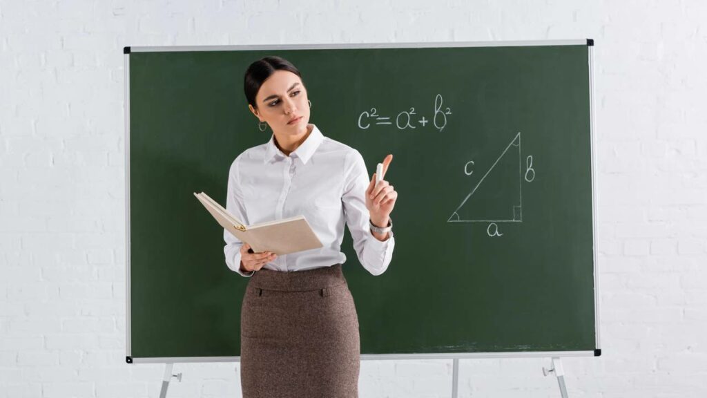 Quanto é (5 + 5 ÷ 5) × 5? Essa conta de 5º série derruba muita gente no final