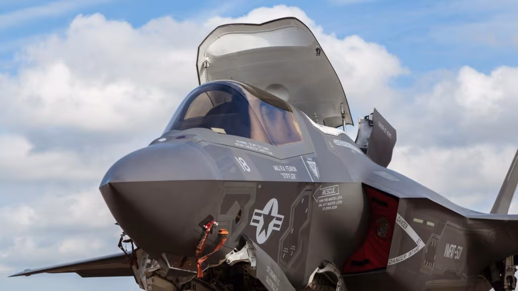 Por dentro do F-35 e da tecnologia que redefiniu o combate aéreo moderno
