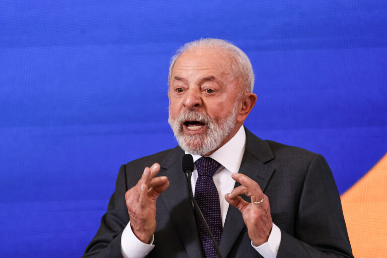 A política e os mercadores da fé