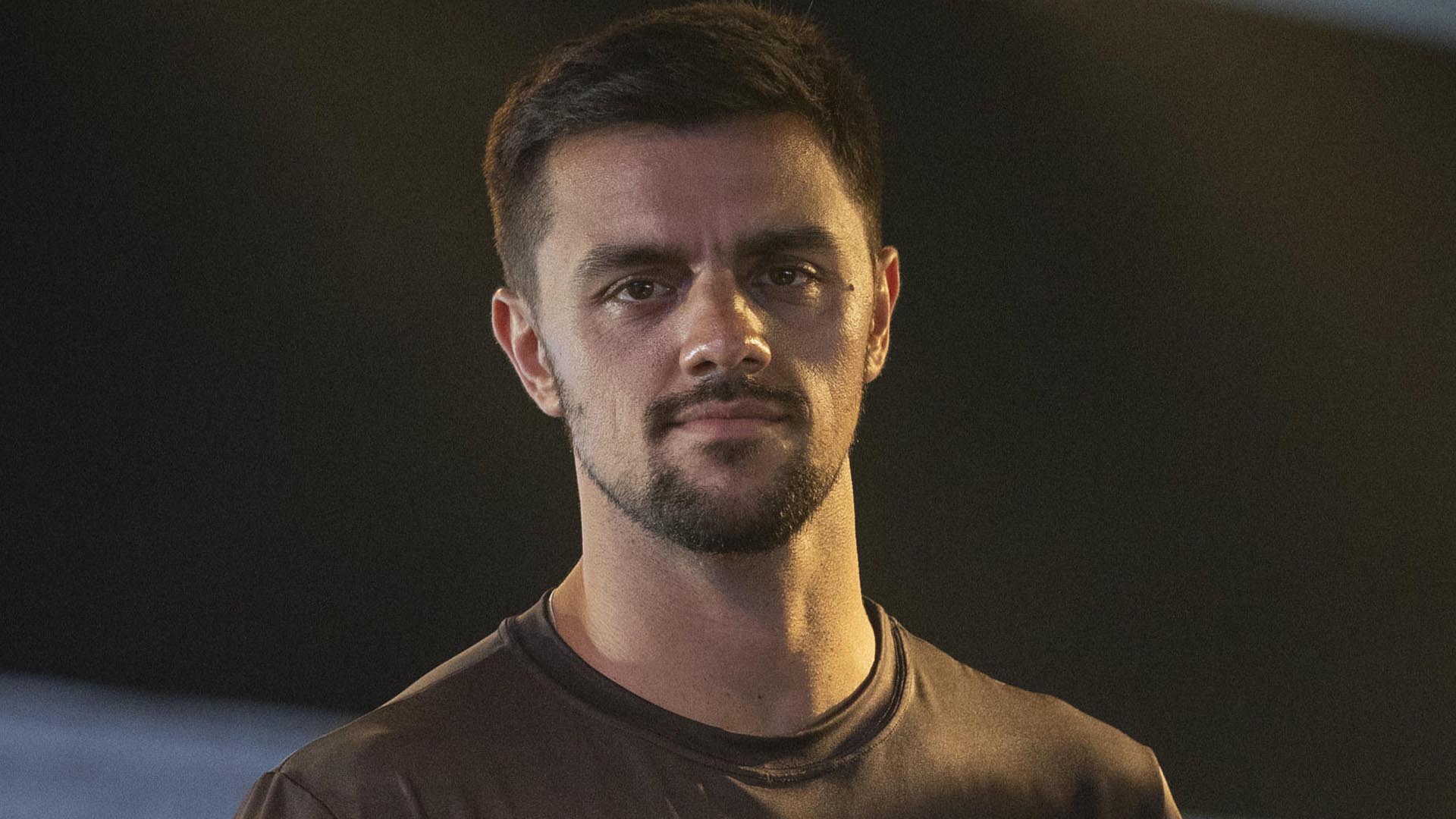 Felipe Simas fez corrente de oração para se livrar de papel