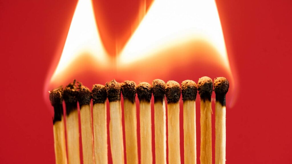 Segundo Sócrates, “A educação é a chama que acende outra chama”