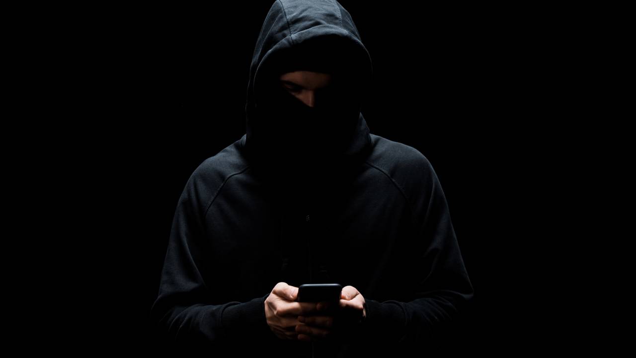 INSS acende sinal vermelho após aumento de golpes contra aposentados; entenda o risco