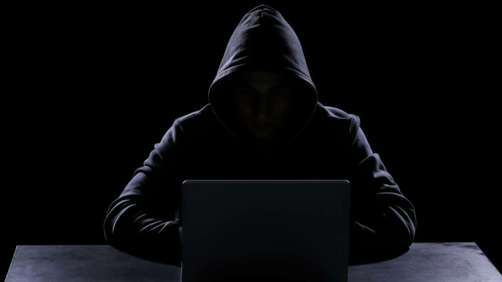 Os golpistas utilizam o site falso para roubar seu dados e ter acesso às suas contas - Créditos: depositphotos.com / serezniy