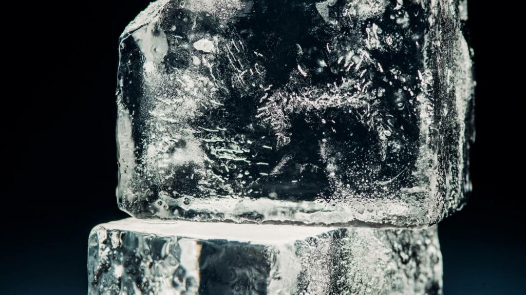 A convecção térmica permite que a água quente congele mais rápido - Créditos: depositphotos.com / IgorVetushko