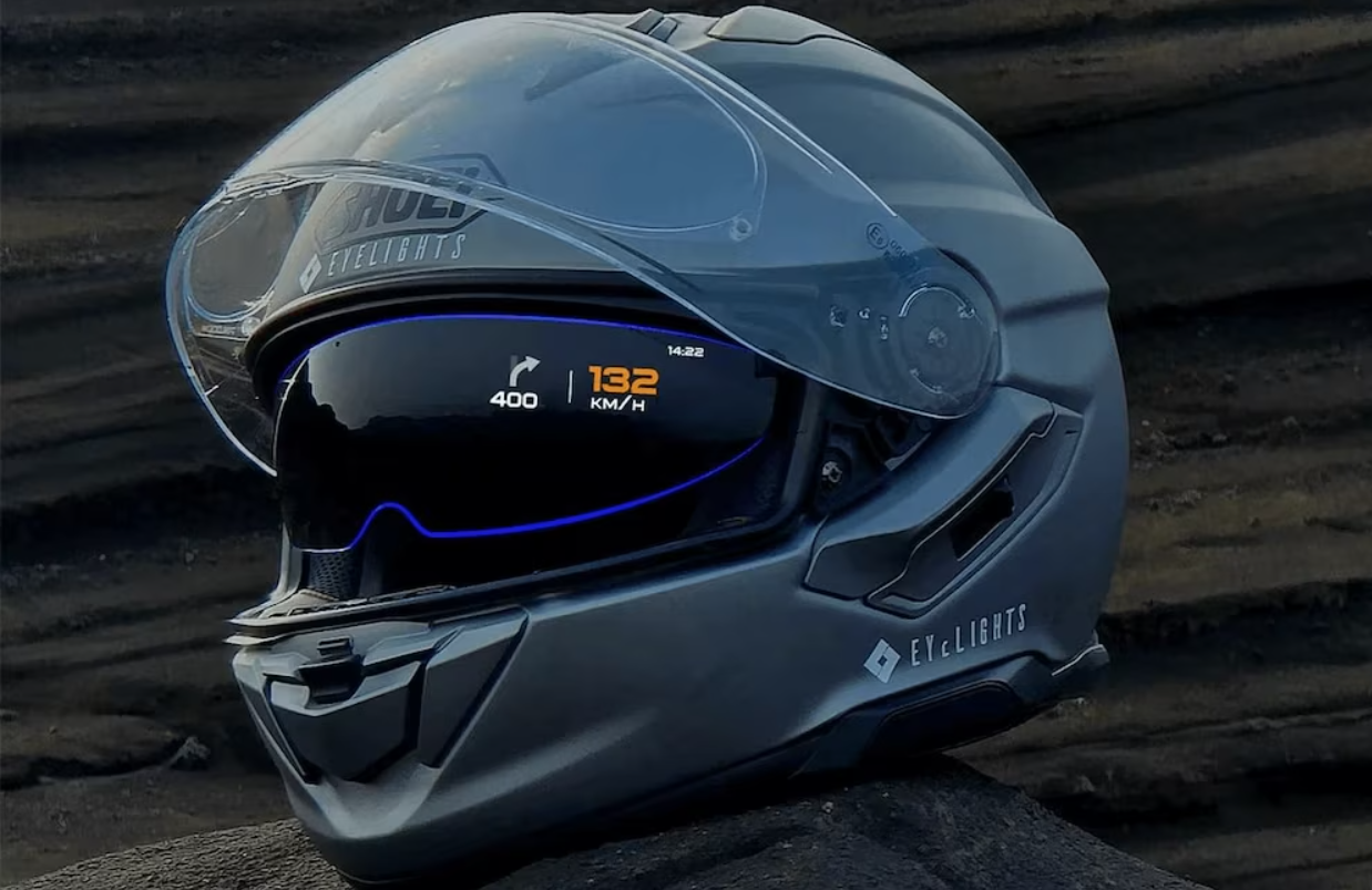 Novo capacete com realidade aumentada leva informações direto aos olhos do motociclista