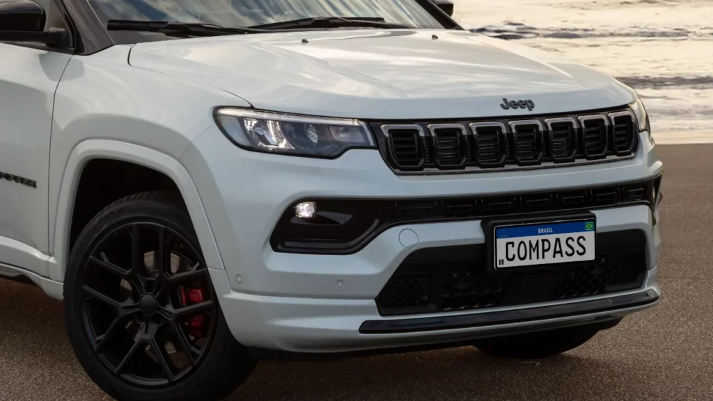 O SUV médio tem visual agressivo e é bastante espaçoso - Divulgação/Jeep