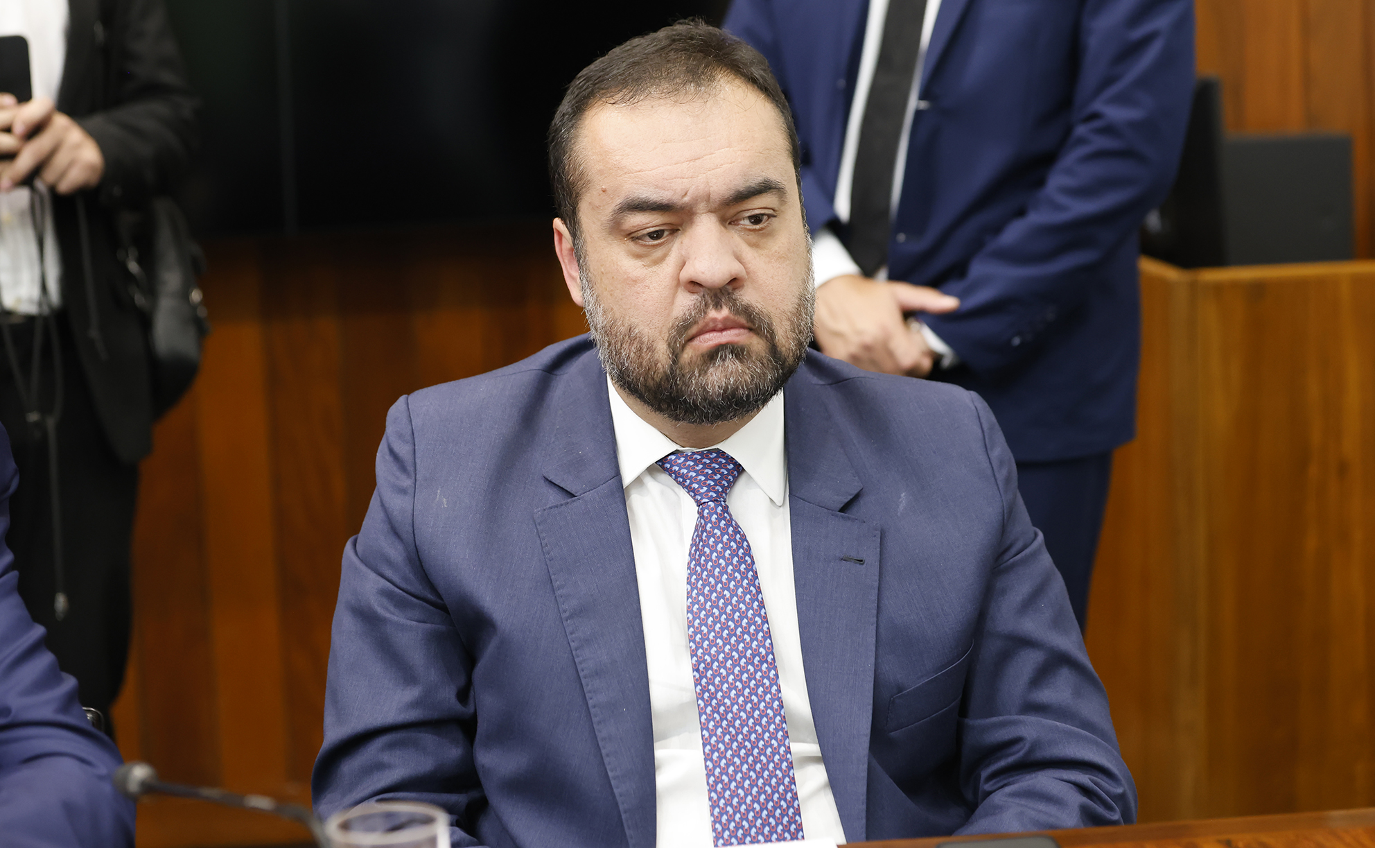 Ministro do TSE pede renovação de vista em julgamento de Castro