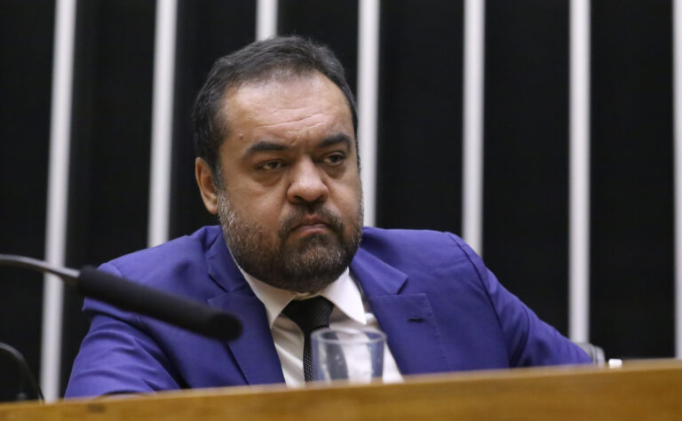 “Pretendo recorrer e lutar até a última instância", diz Castro sobre decisão do TSE