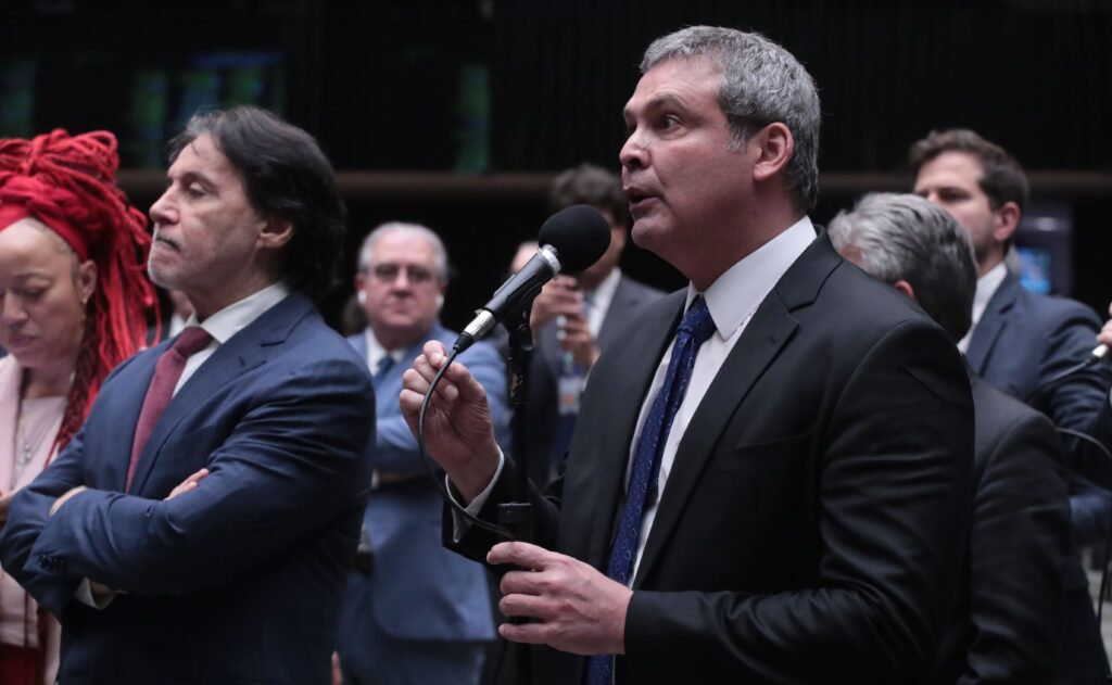 Flávio alcança Lula e Lindbergh sentiu