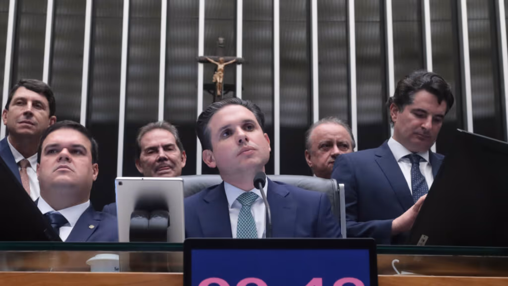 Câmara aumenta verba de gabinete a R$ 151 mil por deputado