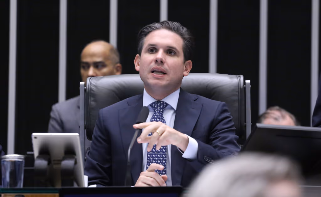 Motta defende ex-assessora de Lira alvo de busca e apreensão