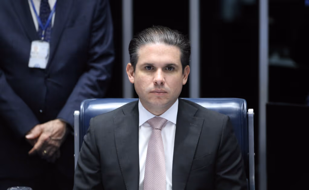 CPI do Banco Master deve entrar em fila na Câmara, diz Motta