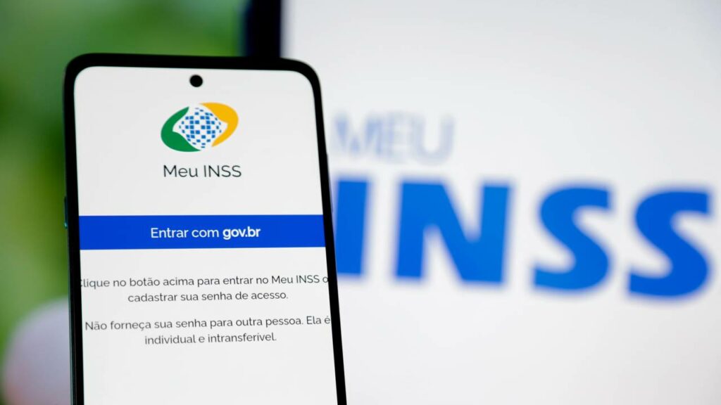 INSS disponibiliza verificação pelo aplicativo oficial do órgão - Créditos: depositphotos.com / LuisLimaJr