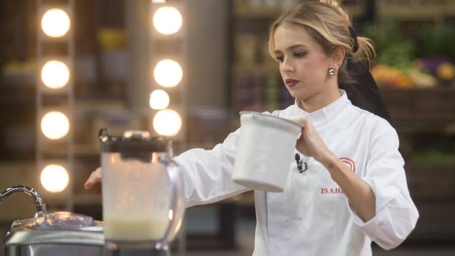 Casa de Isabella Scherer pega fogo após problema com churrasqueira