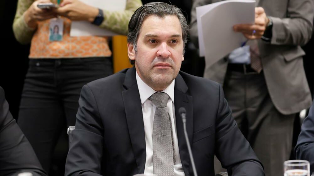 Comissão aprova relatório preliminar do Orçamento com R$ 4 bi para fundo eleitoral