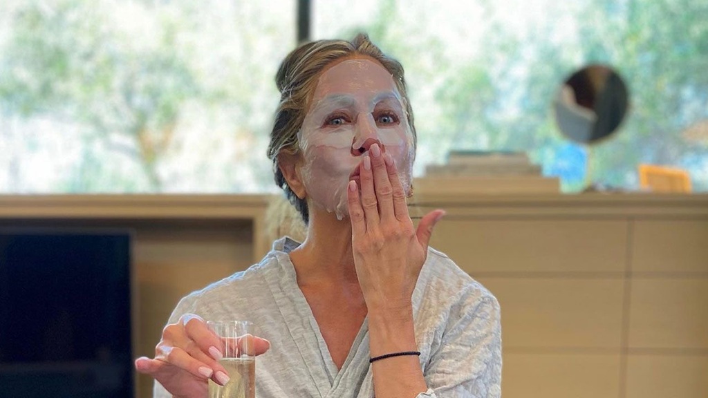 Celebridades apelam para excremento de pássaro para rejuvenescer