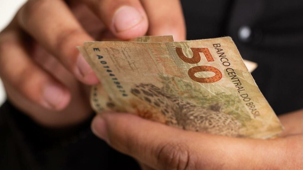 Benefício auxilia aposentados e pessoas com deficiência pelo Brasil - Créditos: depositphotos.com / verganifotografia