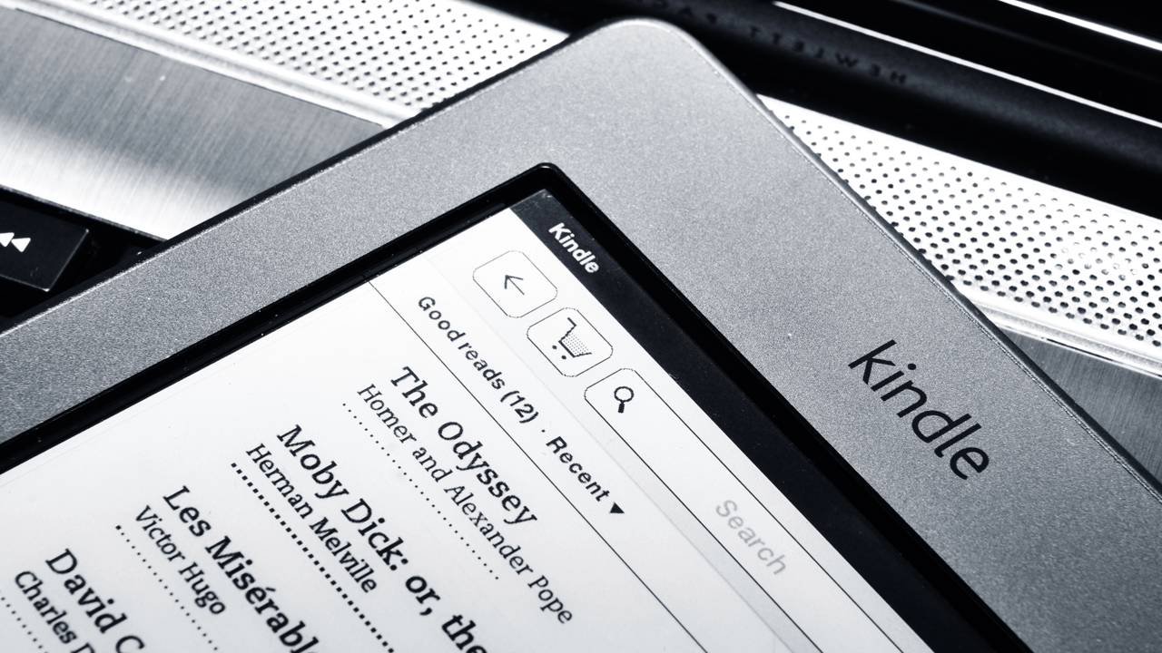 Nova função de IA no Kindle responde perguntas sobre seus livros