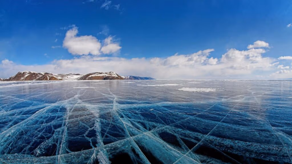 Tsunami de gelo no Lago Baikal impressiona cientistas