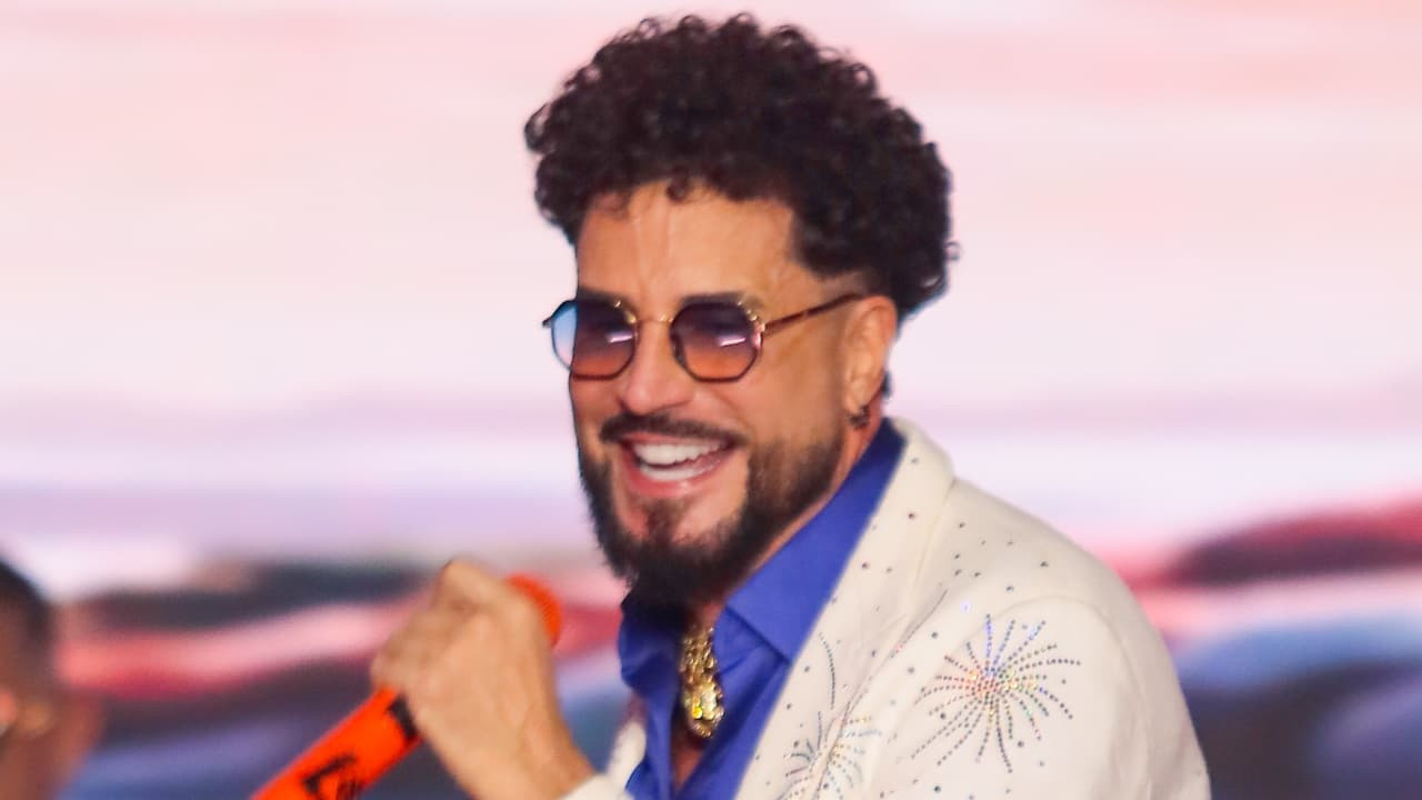 Latino relata perrengue no SBT ao substituir Zezé Di Camargo