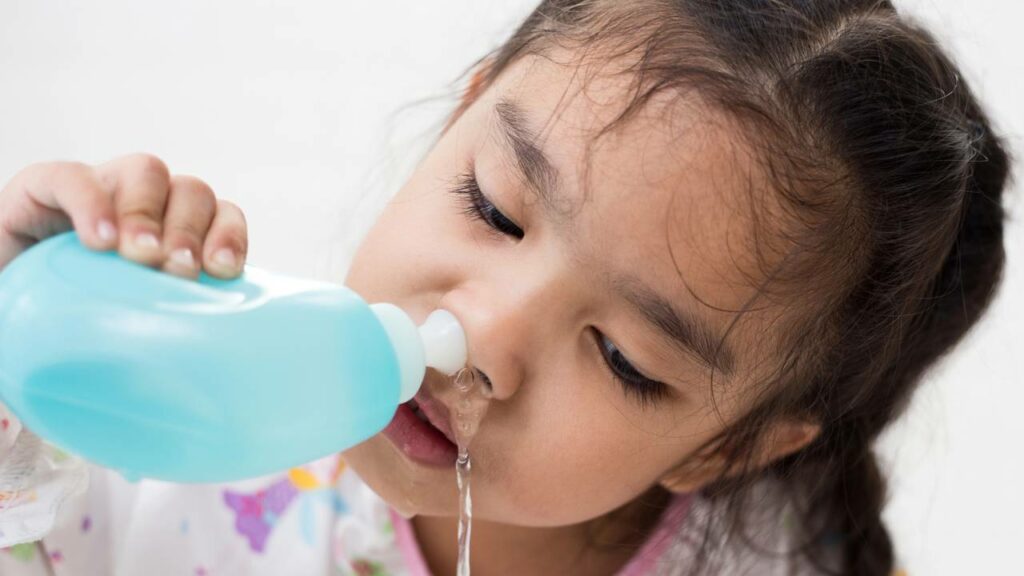 A lavagem nasal descongestiona os seios da face e aliviam os sintomas - Créditos: depositphotos.com / escapejaja