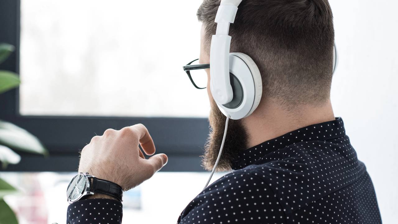 Por que algumas músicas simplesmente não saem da sua cabeça