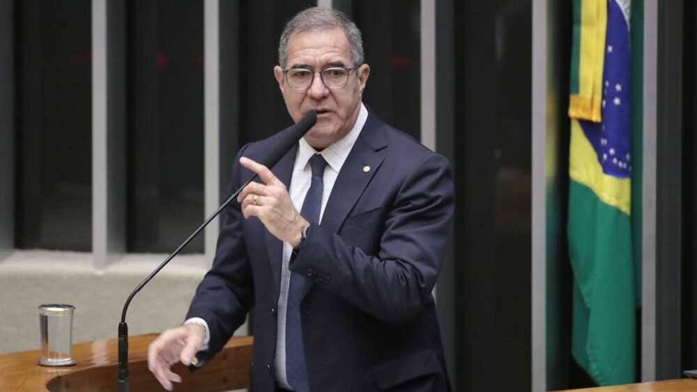 Relator mantém escala 6×1 e propõe jornada semanal máxima de 40 horas