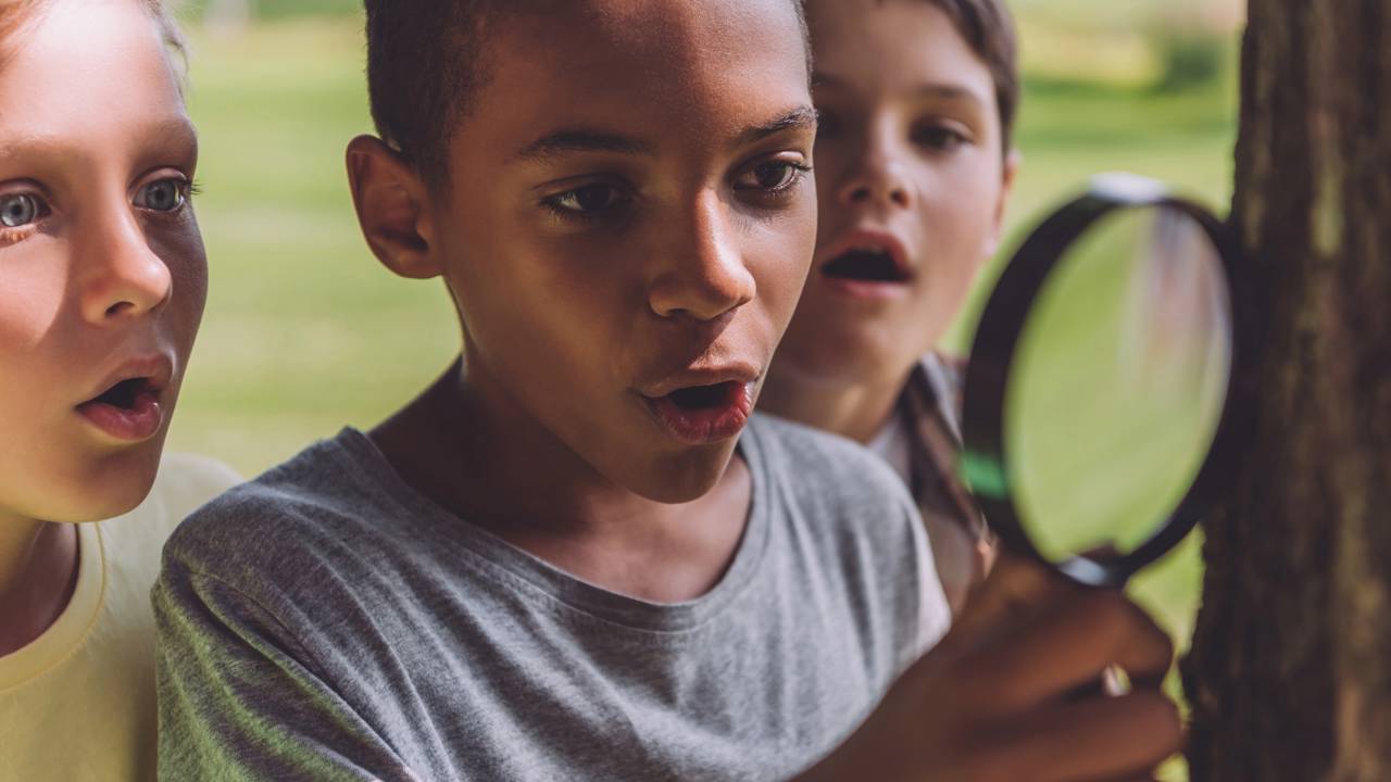 O que acontece quando você aumenta uma peça comum até ver seus átomos