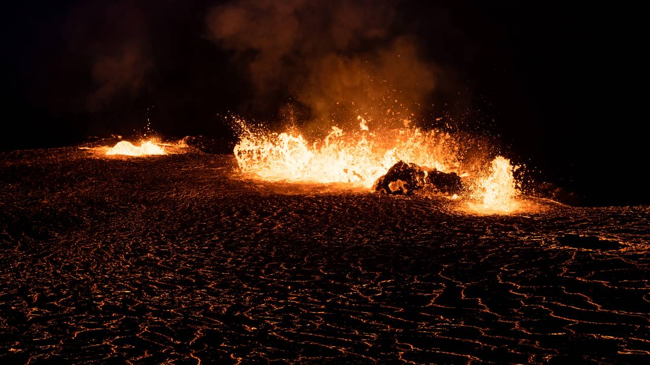 Telescópio James Webb descobre oceano de magma em planeta fora do Sistema Solar