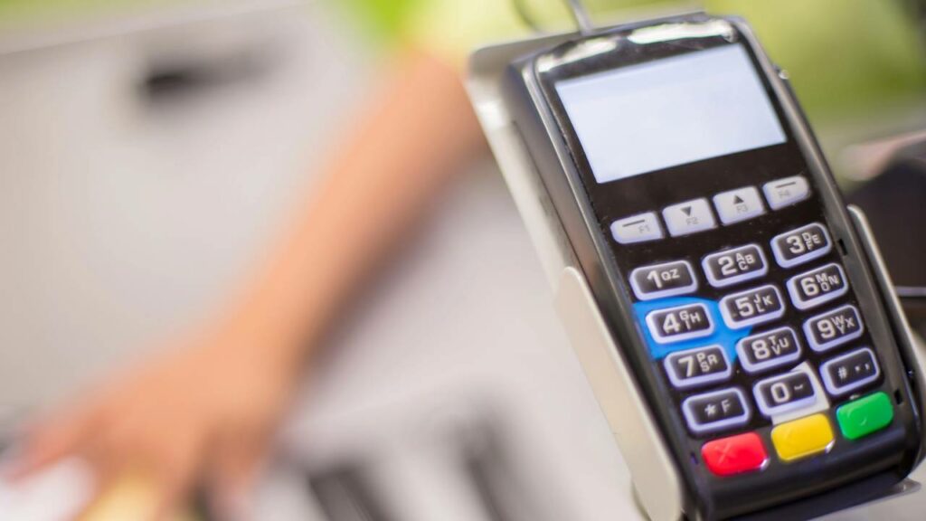 O golpe só é percebido dias após o ocorrido, quando o valor aparece no extrato bancário - Créditos: depositphotos.com / moviafilmes