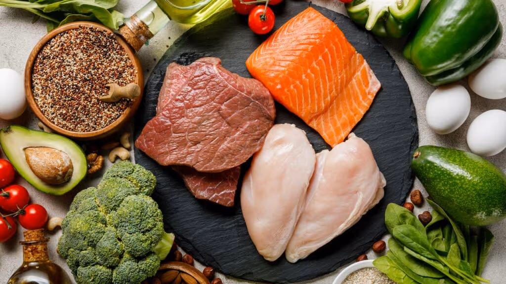 Proteína ajuda a emagrecer e ganhar músculo, mas tem limite