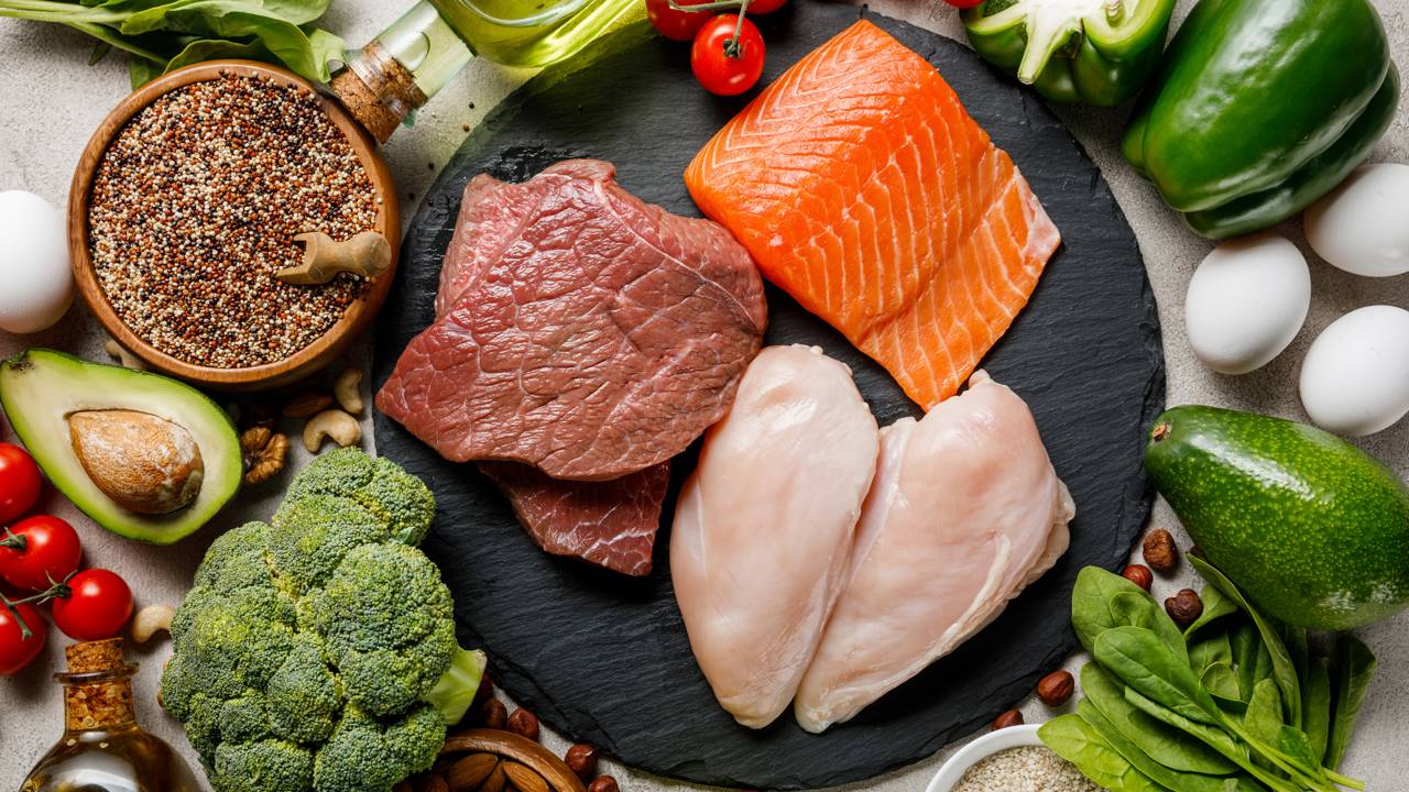 Proteína ajuda a emagrecer e ganhar músculo, mas tem limite