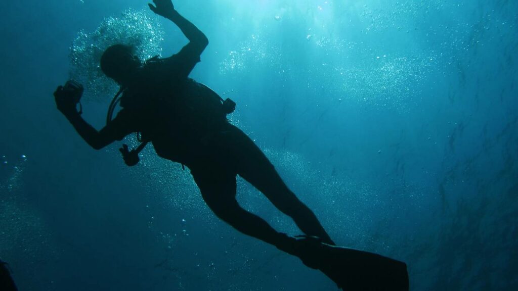 Mergulhadores entram em tumba alagada e encontram reino esquecido do Nilo