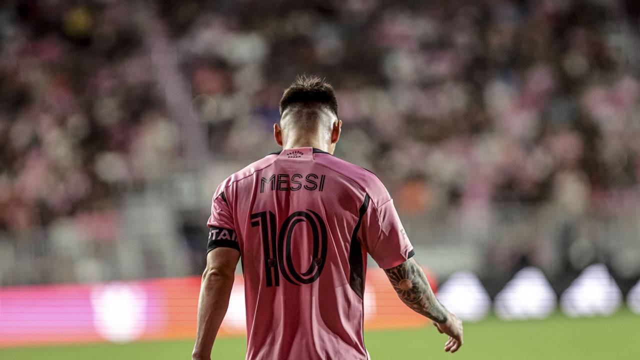 Messi chega a 46 títulos e domina até a MLS