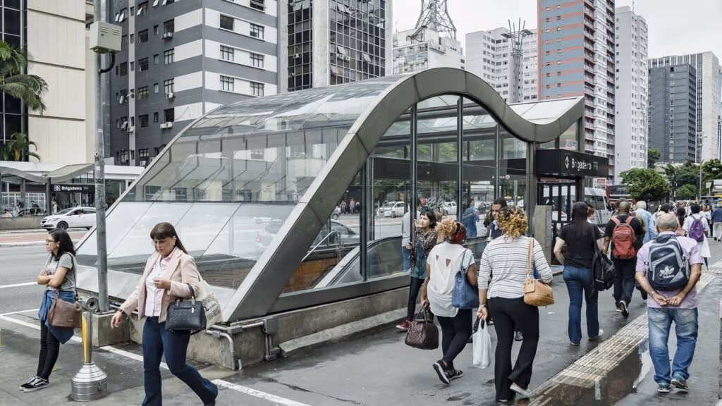 Saiba como vai funcionar o metrô de SP 24h aos sábados
