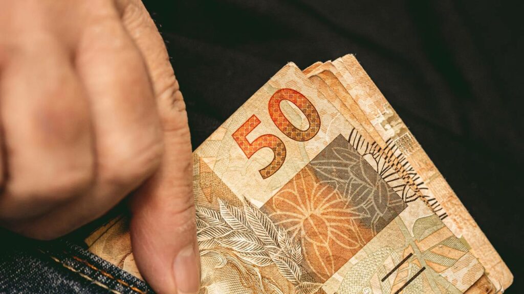 Incentivo beneficia aos estudantes brasileiros que mantém uma frequência boa nas aulas - Créditos: depositphotos.com / rmcarvalhobsb