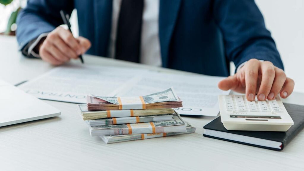 Touro vê sua organização financeira render frutos - Créditos: depositphotos.com / HayDmitriy