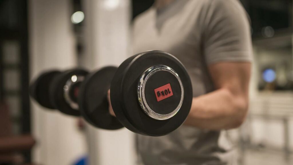 A prática de musculação se mostrou a mais importante para esse resultado - Créditos: depositphotos.com / boggy22